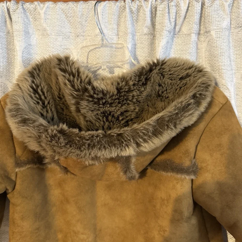 WIDGEON FAUX‎ FUR GIRLS/TEEN WARM WINTER SUEDE HOODED COAT SIZE 10